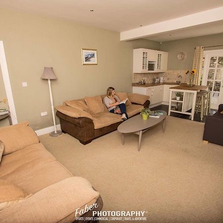 The Castle Apartment Strangford Esterno foto